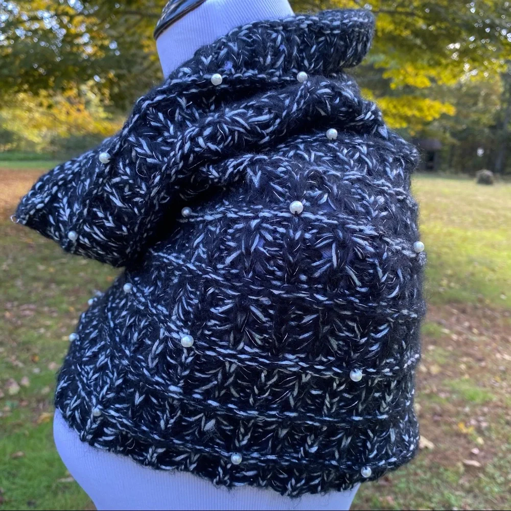 BETSEY JOHNSON SCARF WRAP NECK SHOULDER COVER ACCESSORY BLACK SILVER PEARL BEADS